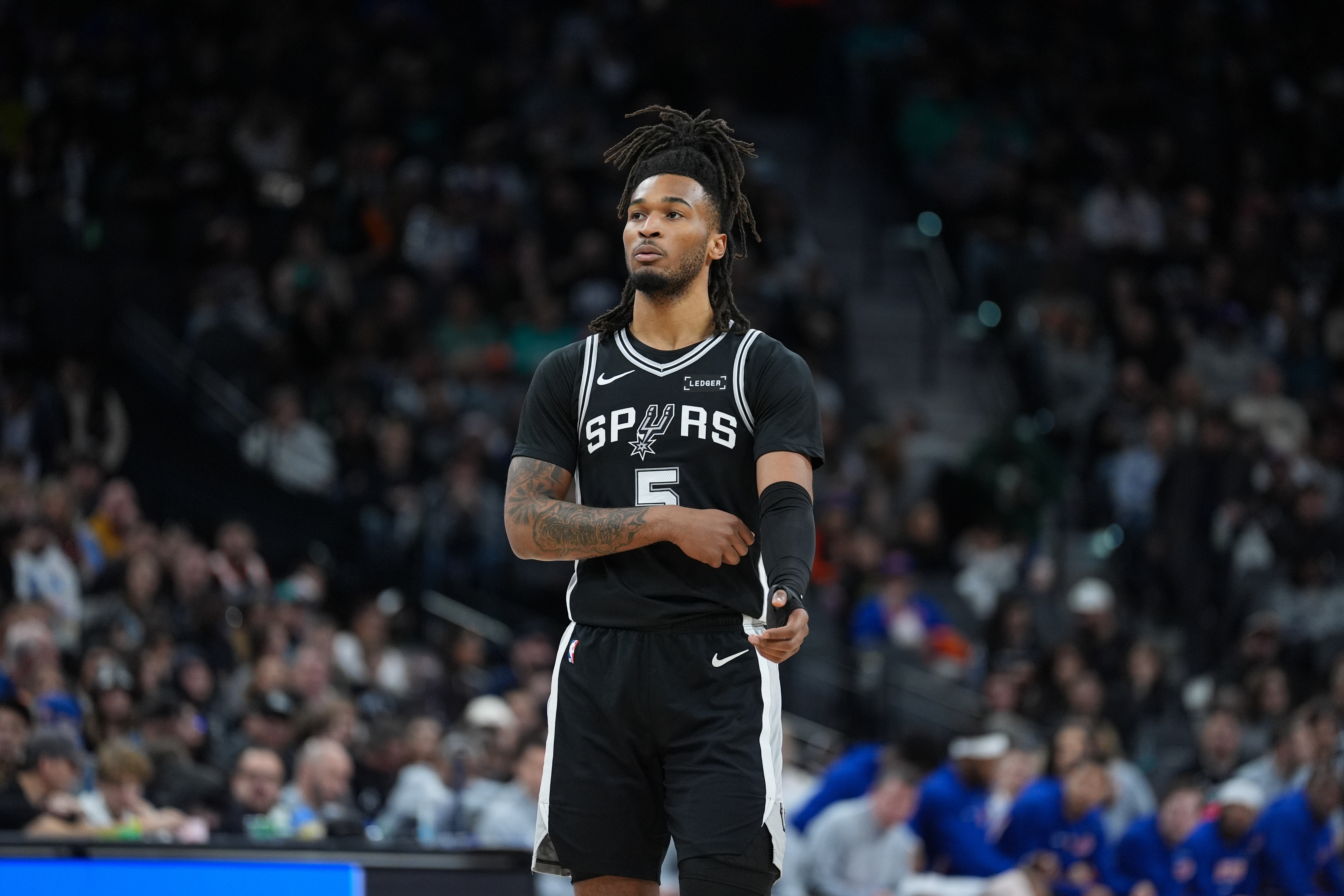 开云体育官网-炸裂身体素质!尚帕尼妙传 卡斯尔空切单臂战斧暴力砸扣